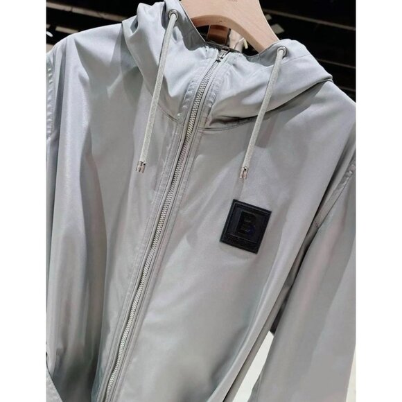 Burberry women’s Knighton Logo Patch Hooded Raincoat Cloud Grey US14 8061390 - Picture 3 of 7